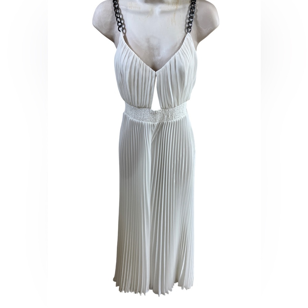 Alice + Olivia white pleated jumper. Size 0
